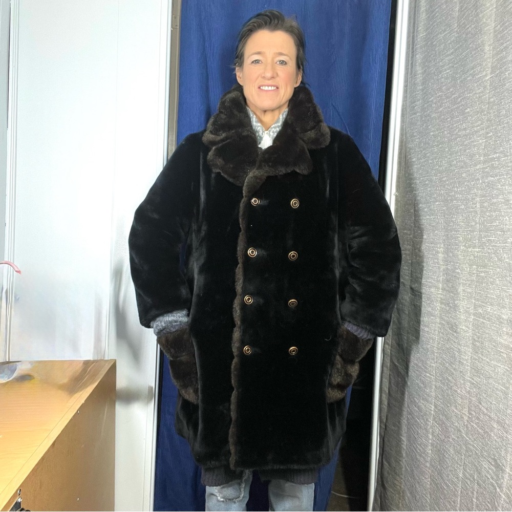 🎬(Relisted)•VINTAGE Like New |•FAIRMOOR•| Borgana Two Tone Brown Faux Fur Coat - Picture 2 of 15